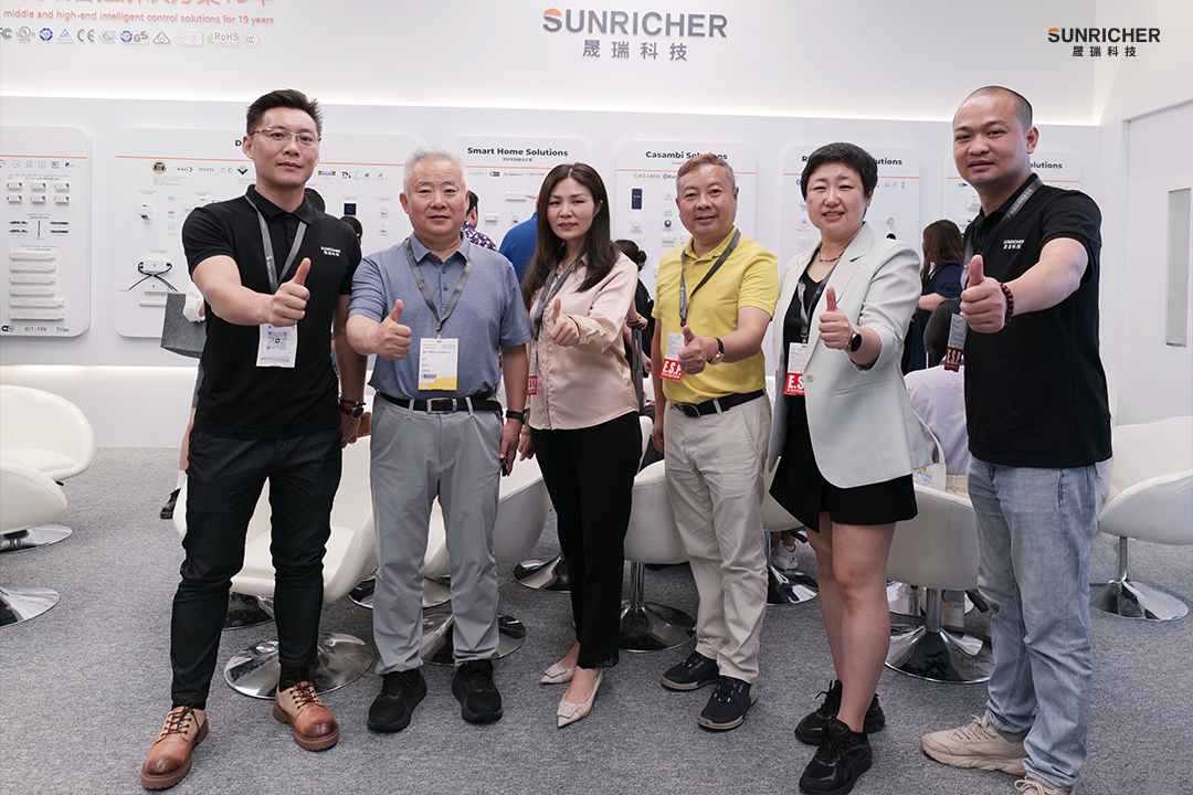 合影01.png 合影01.png