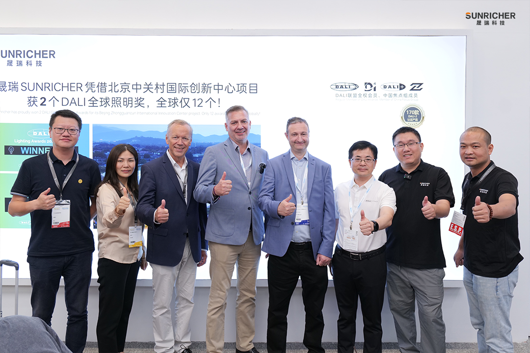 合影06.png 合影06.png